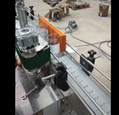 GLASS JAR LABELING MACHINE